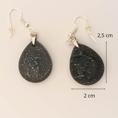 Boucles d'oreilles résine noir pailleté argenté - Gouttes effet nuit étoilée ultra-légères - Bijou artisanal unique fait main