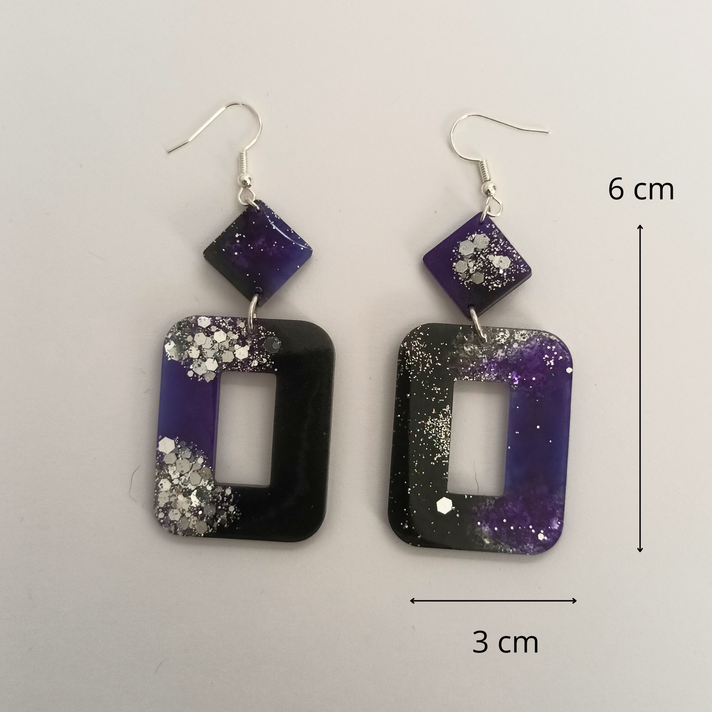 Boucles d'oreilles résine violet noir pailleté - Artisanal unique fait main