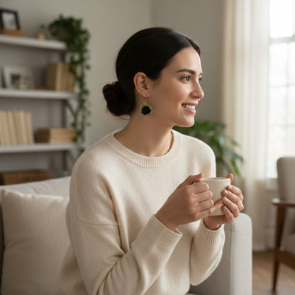 Boucles d'Oreilles Pendantes Résine Noire & Cristaux Argentés