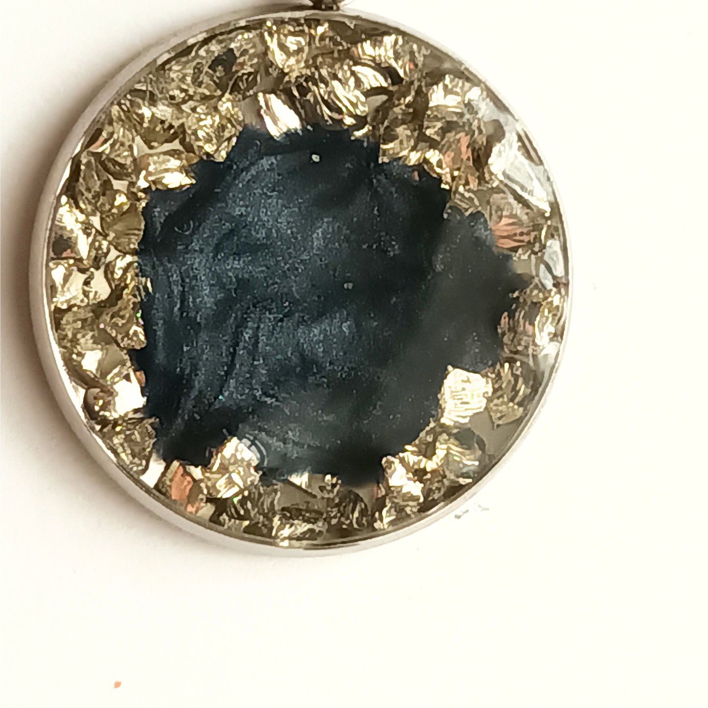 Boucles d'Oreilles Pendantes Résine Noire & Cristaux Argentés 2 cm