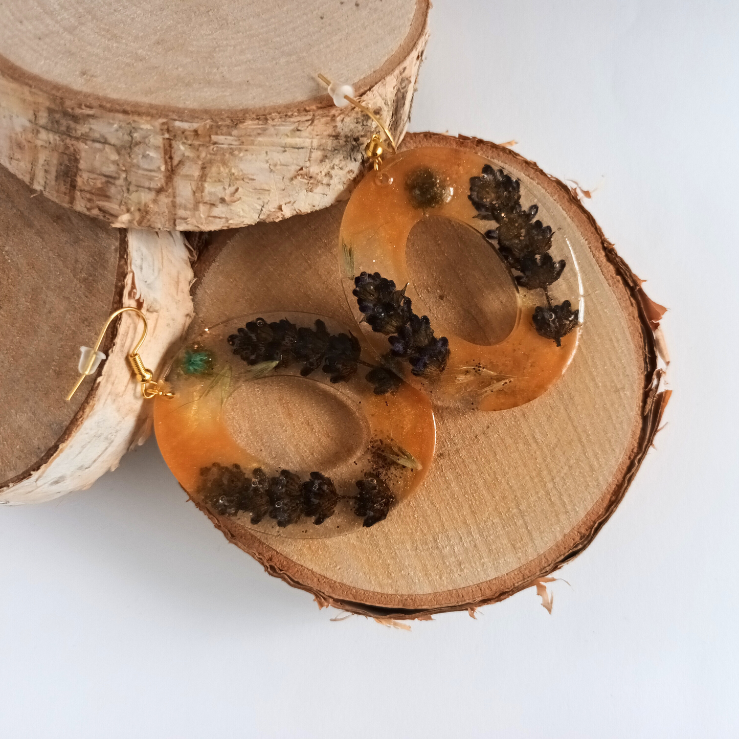 Boucles d'oreilles résine orange fleurs séchées lavande - Ovales botaniques ultra-légères - Bijou artisanal unique fait main