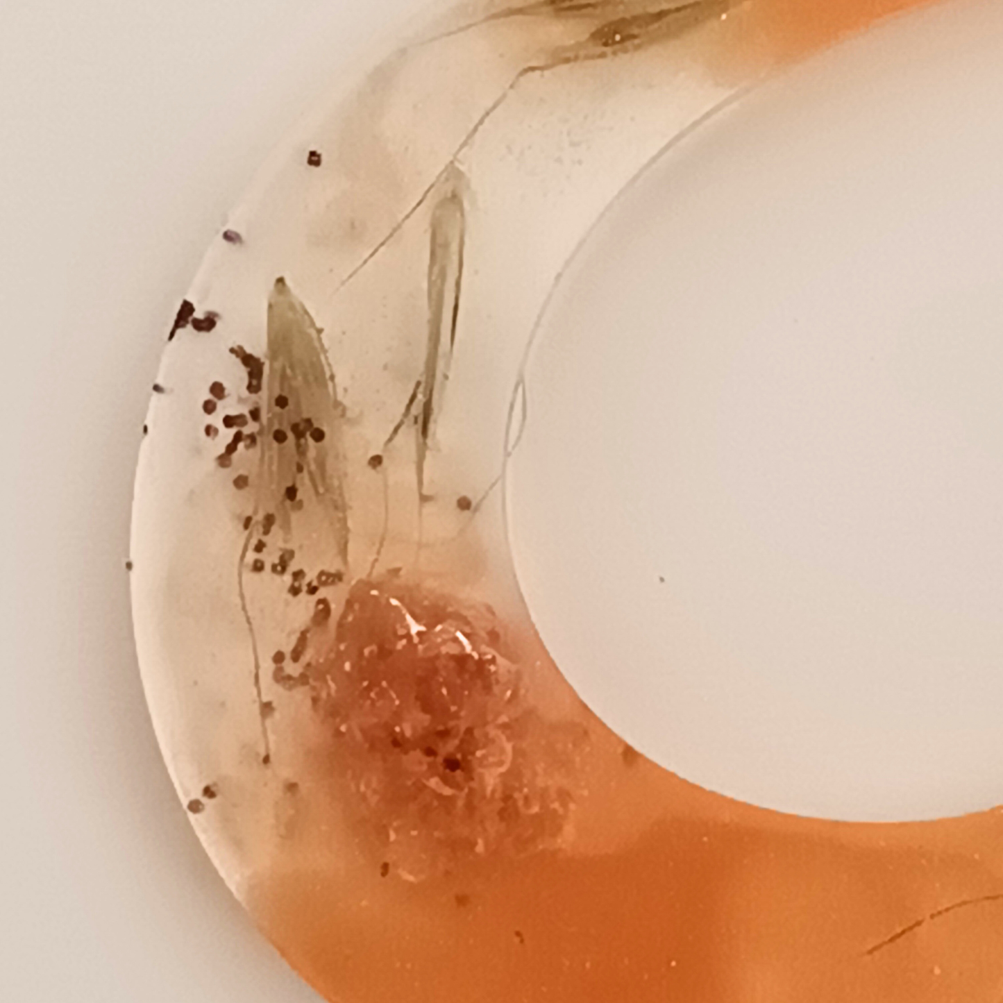 Boucles d'oreilles résine orange fleurs séchées pailleté - Gouttes botaniques ultra-légères - Bijou artisanal unique fait main