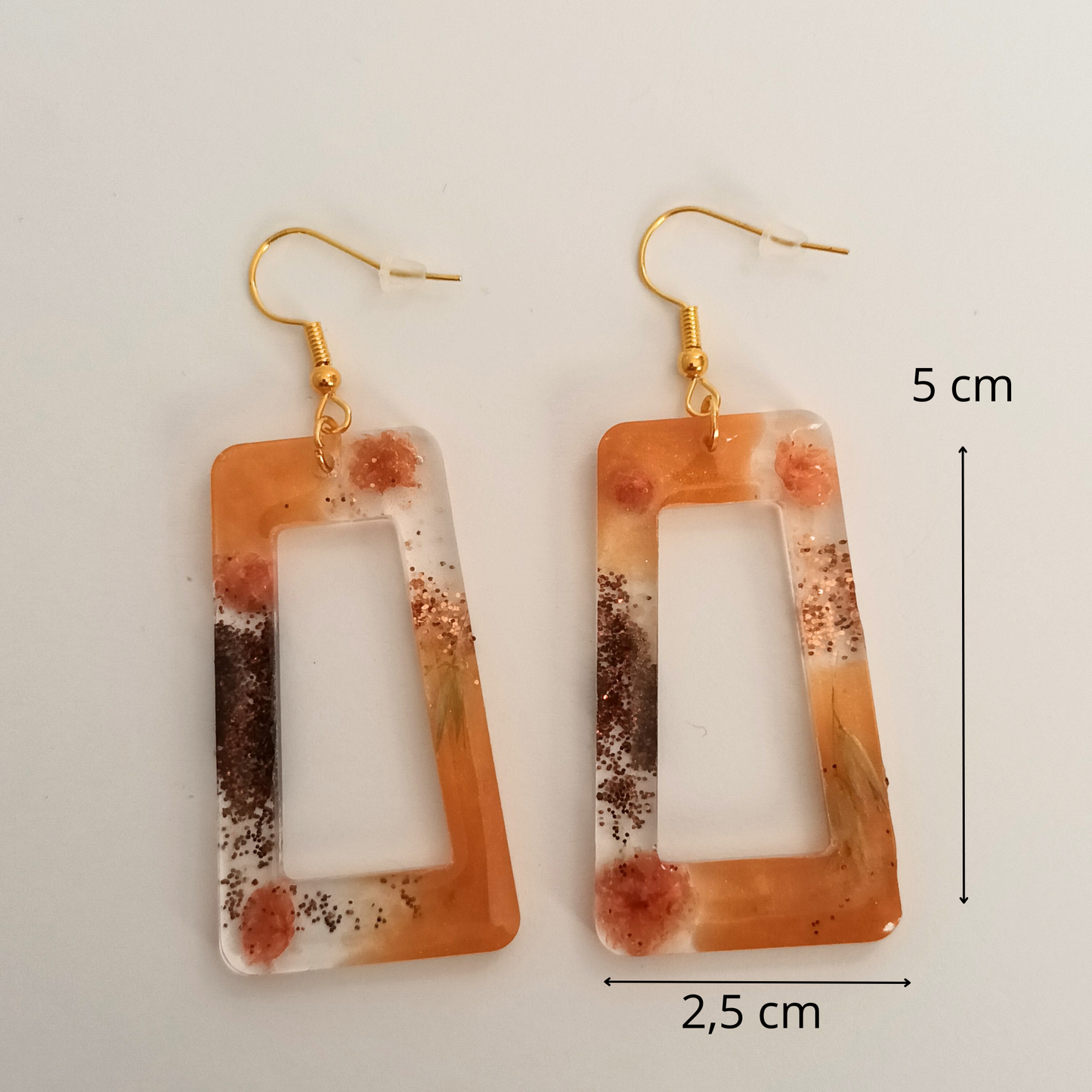 Boucles d'oreilles résine orange fleurs séchées pailleté - Rectangles botaniques ultra-légers - Bijou artisanal unique fait main