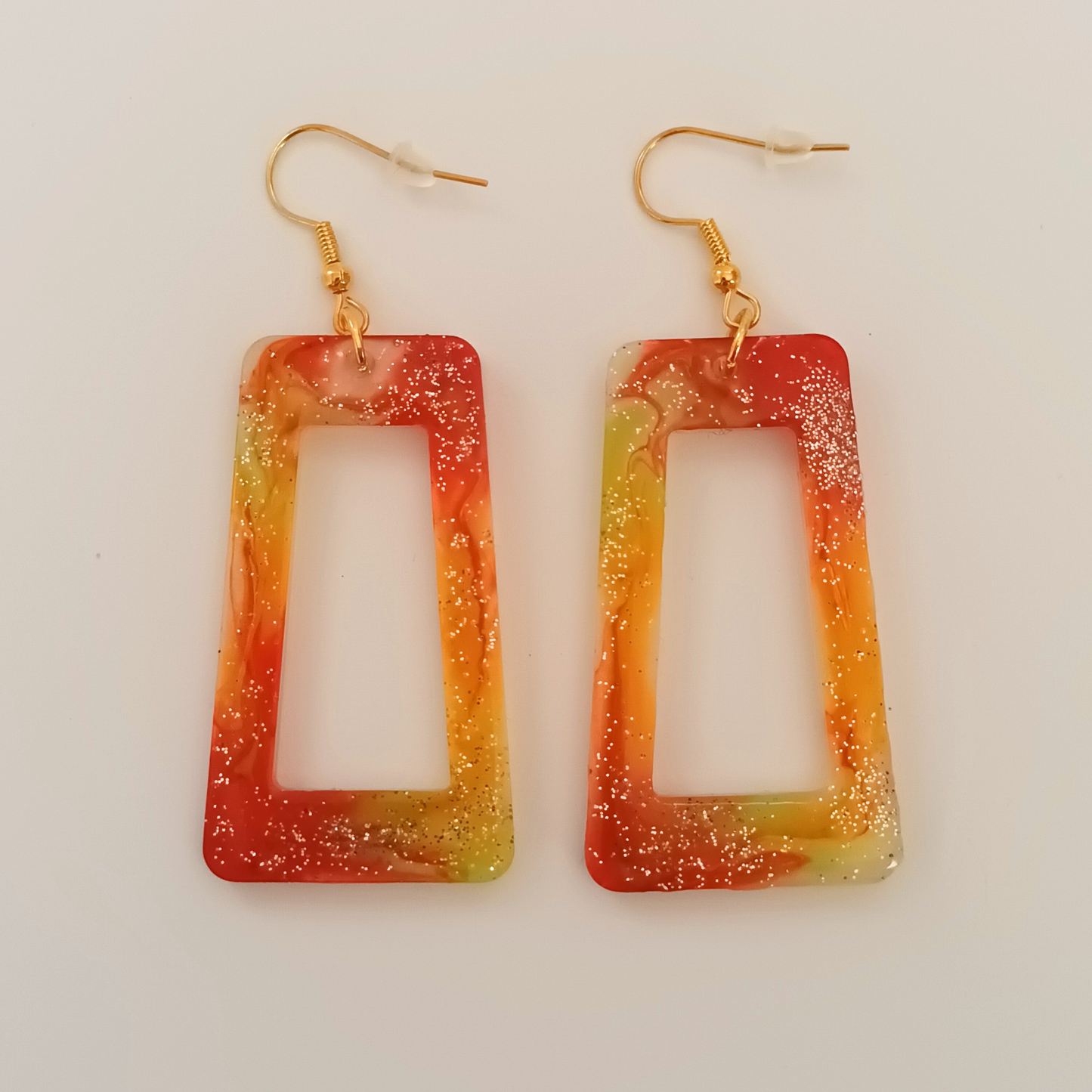 Boucles d'oreilles résine orange jaune pailleté - Rectangles dégradé sunset ultra-légers - Bijou artisanal unique fait main