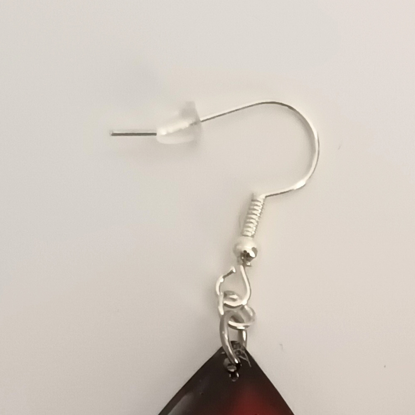 Boucles d'oreilles résine gouttes vert rouge blanc - Tourbillons multicolores ultra-légères - Bijou artisanal unique fait main