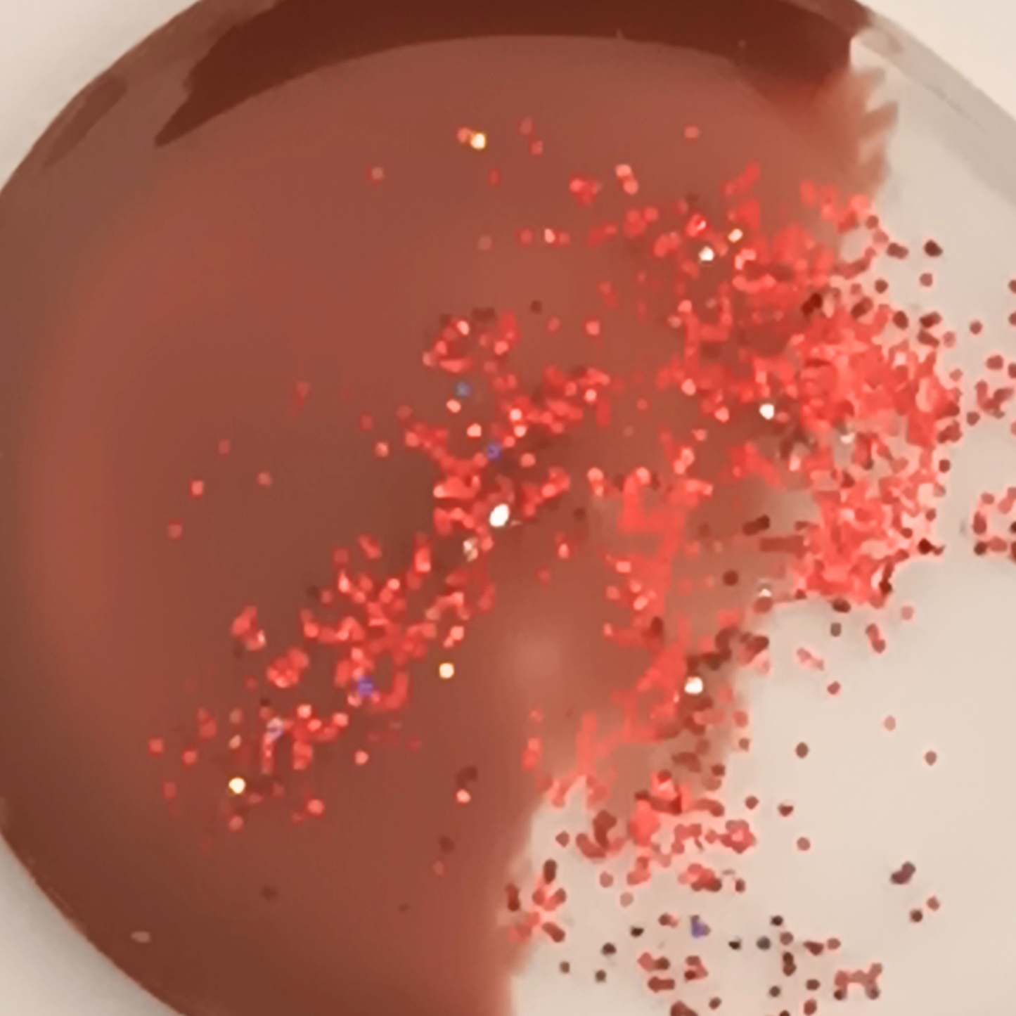 Boucles d'oreilles résine rouge transparent pailleté - Gouttes dégradé ultra-légères - Bijou artisanal unique fait main