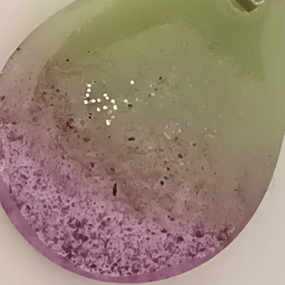 Boucles d'oreilles résine vert violet transparent pailleté - Gouttes dégradé ultra-légères - Bijou artisanal unique fait main