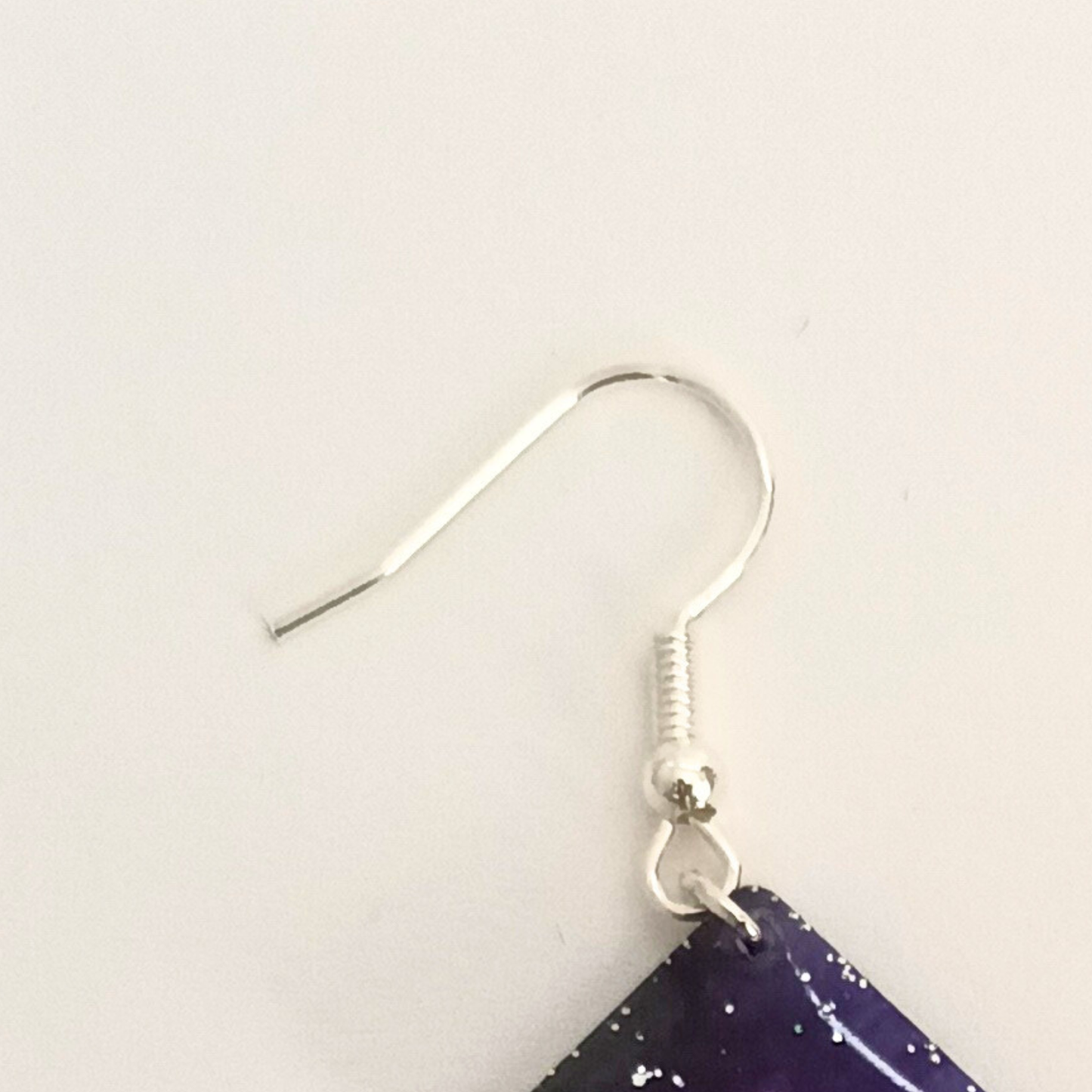 Boucles d'oreilles résine violet noir pailleté - Artisanal unique fait main