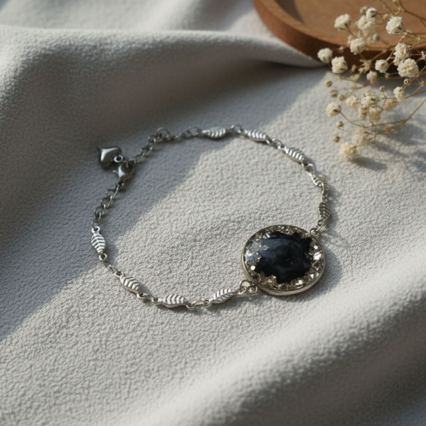 Bracelet Chaîne "Éclat Noir et Feuille" - Acier Inox & Résine