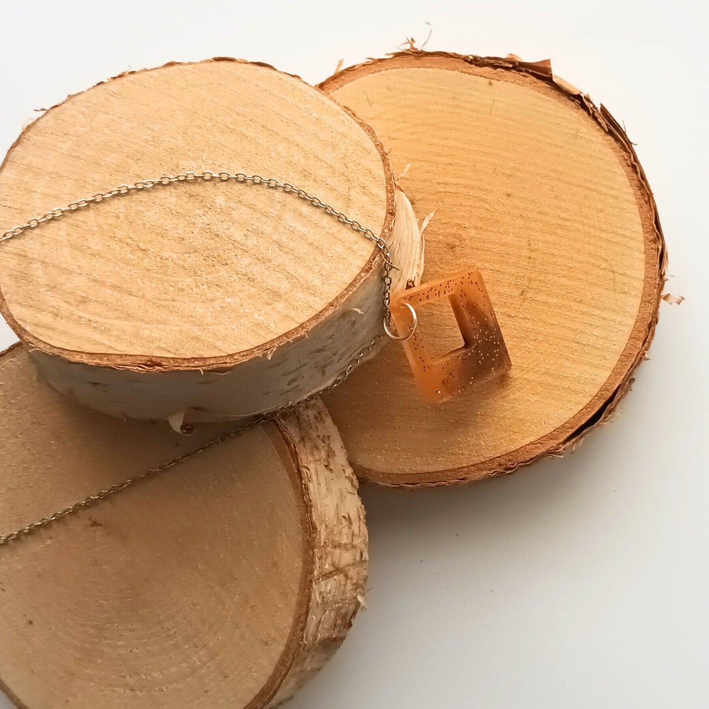 Collier pendentif résine losange doré pailleté ajouré - Géométrique minimaliste - Bijou artisanal unique fait main