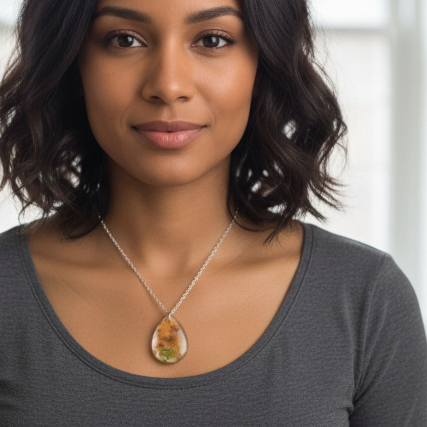 Collier pendentif résine fleurs séchées mousse - Nature transparent bronze doré - Bijou artisanal unique fait main