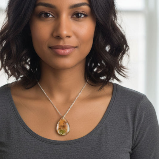 Collier pendentif résine fleurs séchées mousse - Nature transparent bronze doré - Bijou artisanal unique fait main