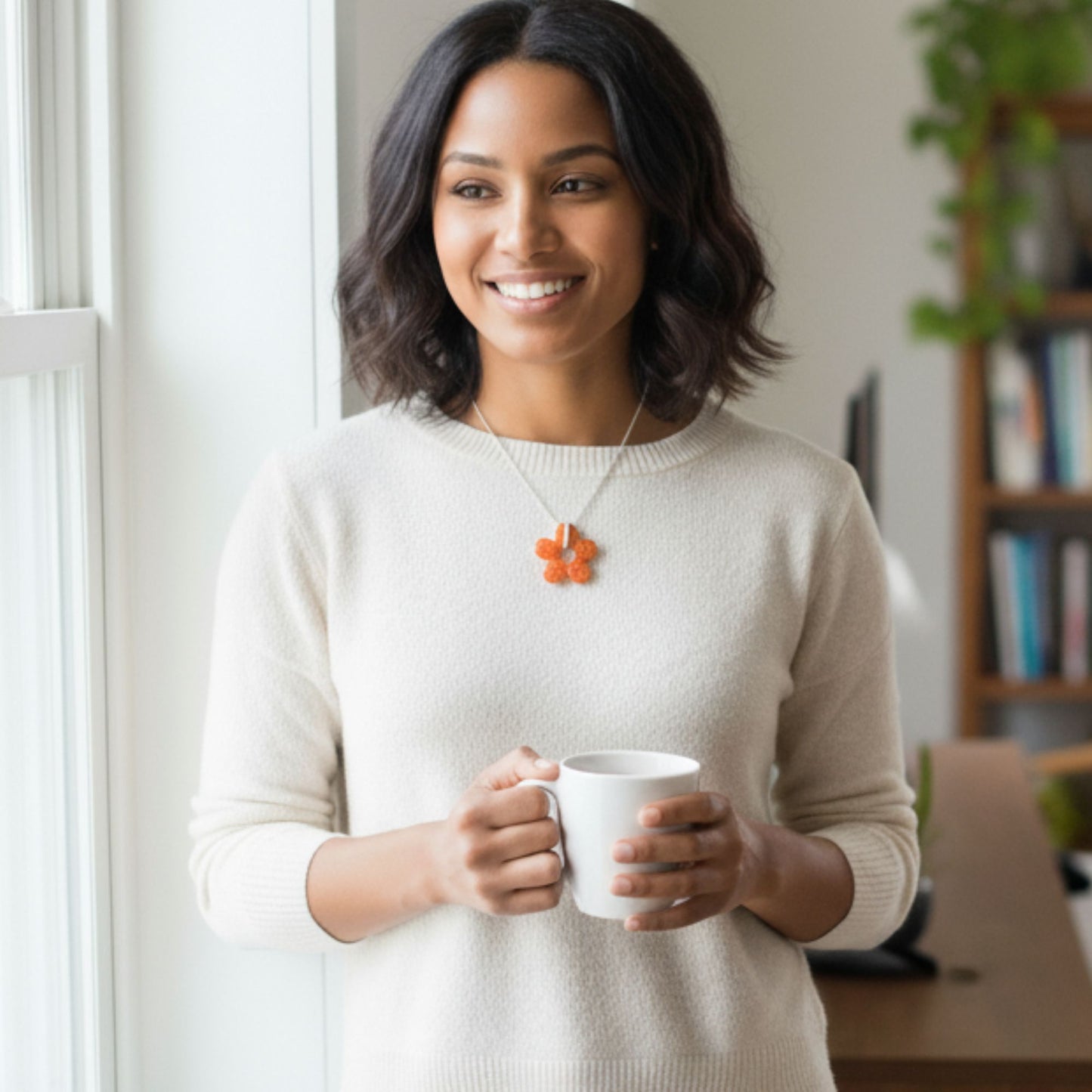 Collier pendentif résine fleur orange pailleté cordon blanc - Forme fleur 4 pétales - Bijou artisanal unique fait main