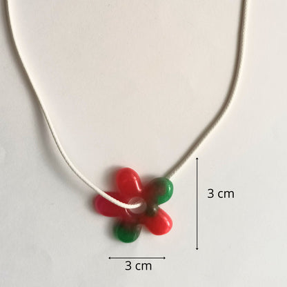 Collier pendentif résine fleur rouge vert cordon blanc - Forme fleur 5 pétales - Bijou artisanal unique fait main