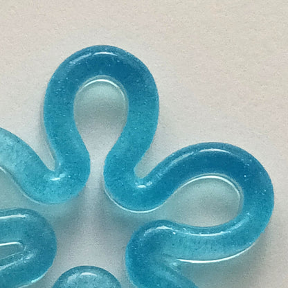 Collier pendentif résine fleur turquoise ajouré cordon blanc - Forme fleur 5 pétales ondulés - Bijou artisanal unique fait main