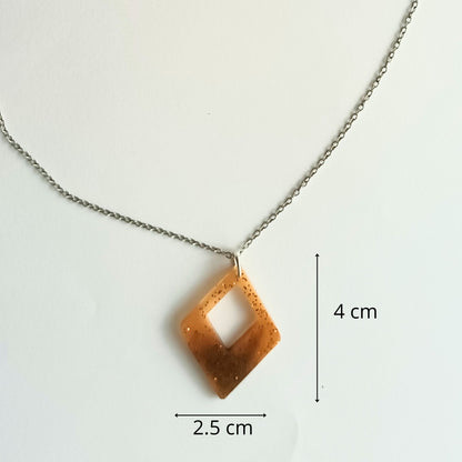 Collier pendentif résine losange doré pailleté ajouré - Géométrique minimaliste - Bijou artisanal unique fait main