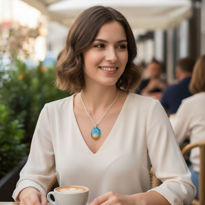 Collier pendentif résine océan sable inclusion coquillage - Ovale dégradé bleu plage - Bijou artisanal unique fait main