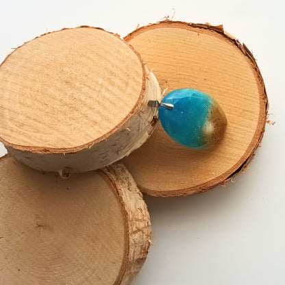 Collier pendentif résine océan sable inclusion coquillage - Ovale dégradé bleu plage - Bijou artisanal unique fait main