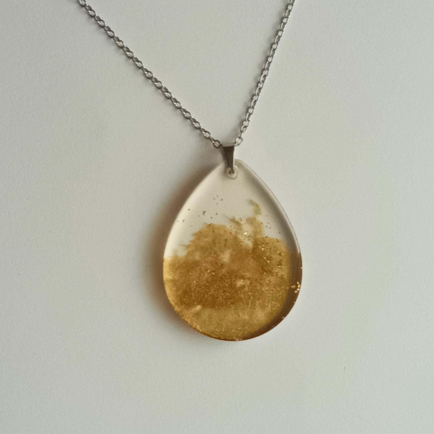 Collier pendentif résine transparent doré pailleté - Rond dégradé lumineux - Bijou artisanal unique fait main