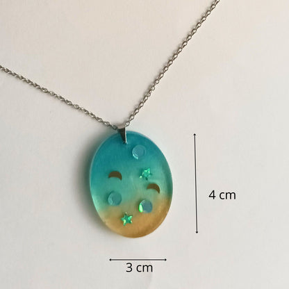 Collier pendentif résine turquoise doré étoiles lune - Ovale dégradé céleste - Bijou artisanal unique fait main