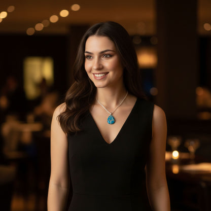 Pendentif Résine Ovale Bleu Océan et Veines Argentées