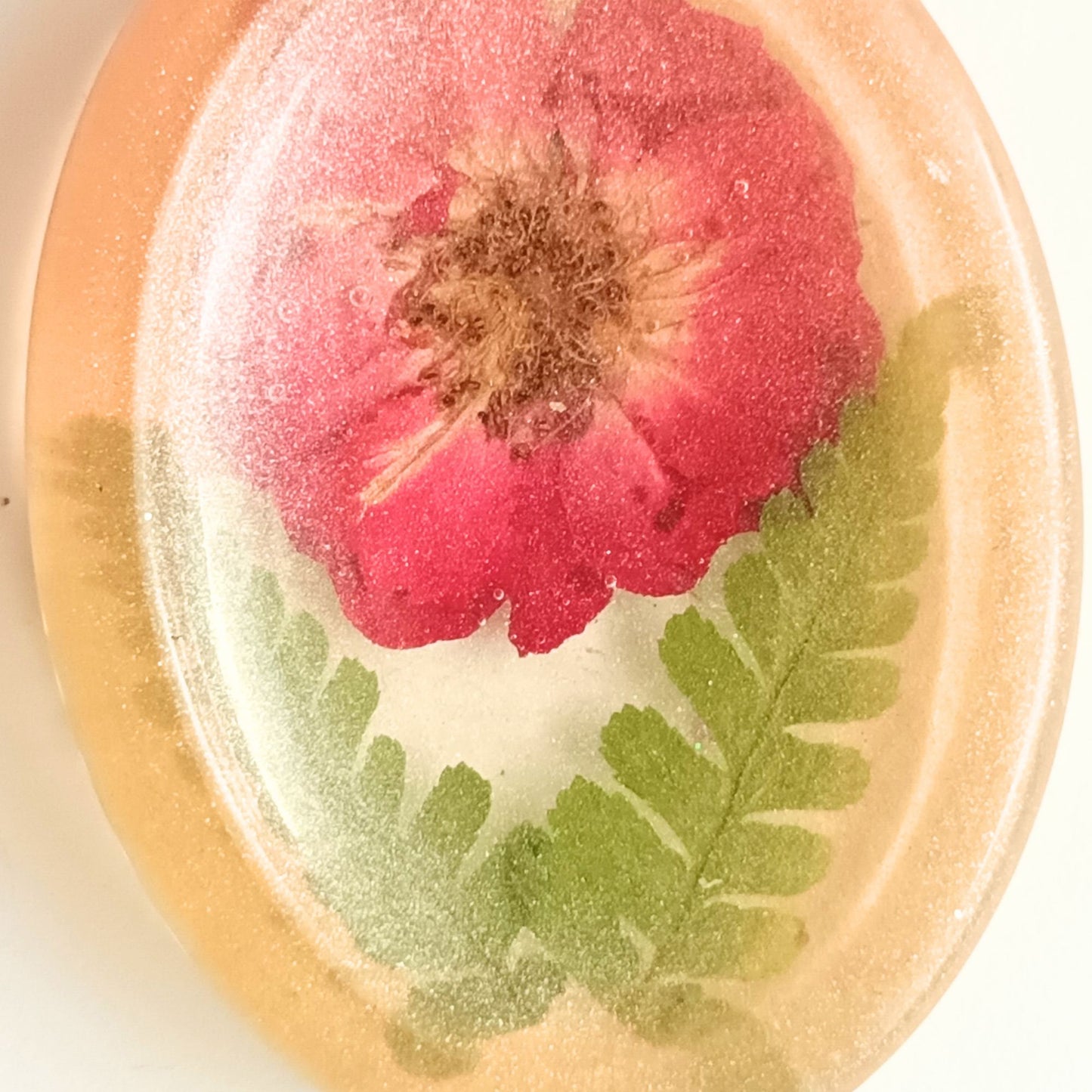 Galet de Sérénité - L'Instant Floral Éternel (Rouge Vif)