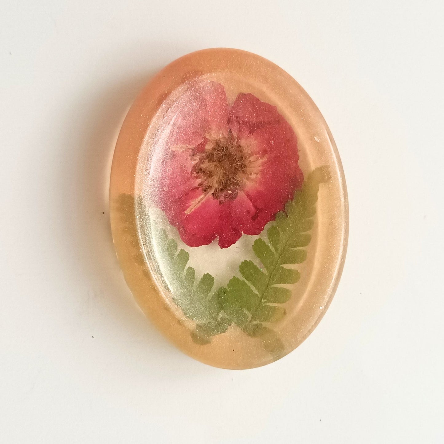 Galet de Sérénité - L'Instant Floral Éternel (Rouge Vif)