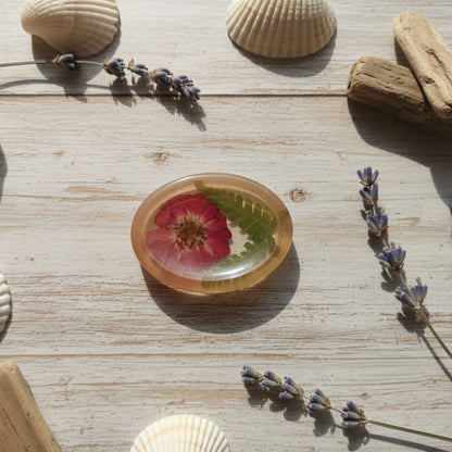 Galet de Sérénité - L'Instant Floral Éternel (Rouge Vif)