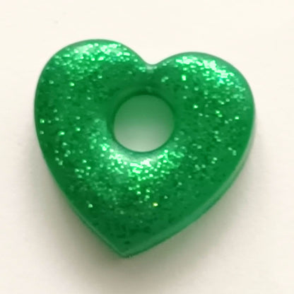 Lot 2 breloques résine cœurs vert émeraude pailleté - Pendentifs DIY romantiques - Accessoires artisanaux uniques faits main