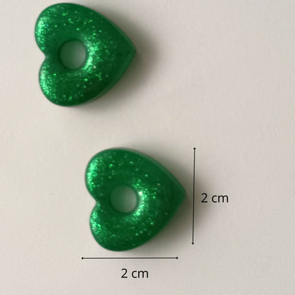 Lot 2 breloques résine cœurs vert émeraude pailleté - Pendentifs DIY romantiques - Accessoires artisanaux uniques faits main