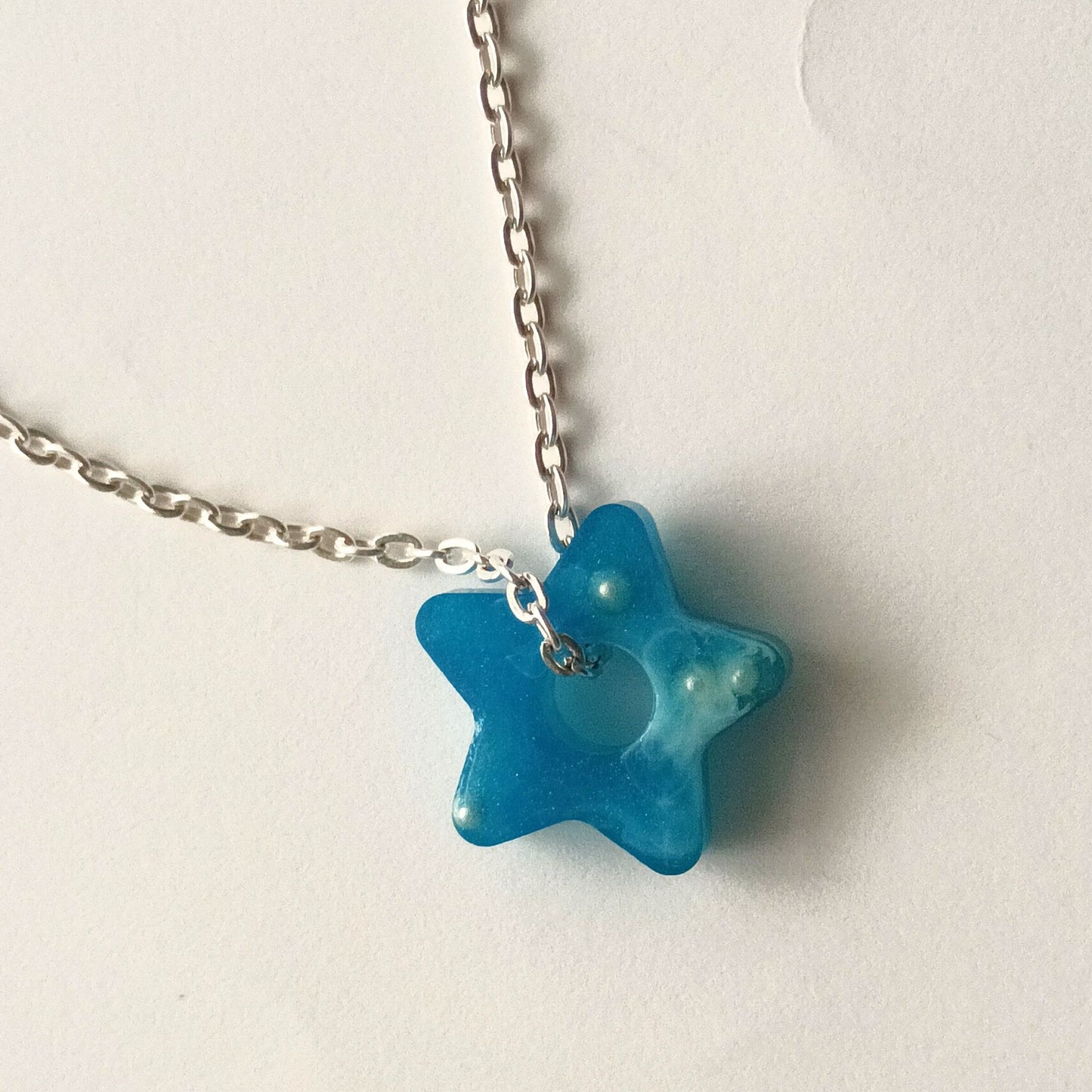 Lot 2 breloques résine étoiles bleu turquoise océan - Pendentifs DIY marins - Accessoires artisanaux uniques faits main