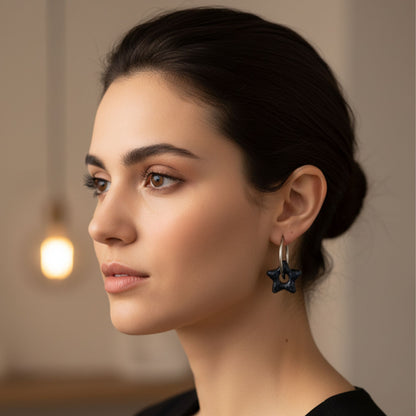 Lot 2 breloques résine étoiles noir pailleté multicolore - Pendentifs DIY créatifs - Accessoires artisanaux uniques faits main