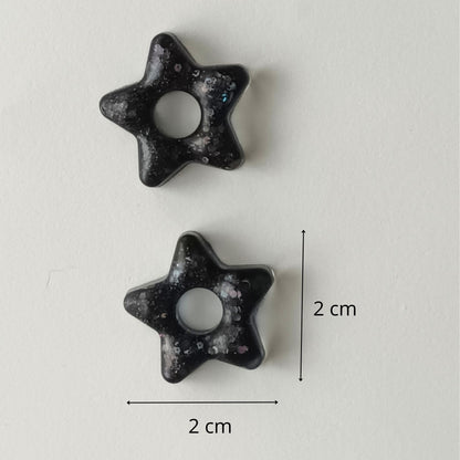 Lot 2 breloques résine étoiles noir pailleté multicolore - Pendentifs DIY créatifs - Accessoires artisanaux uniques faits main