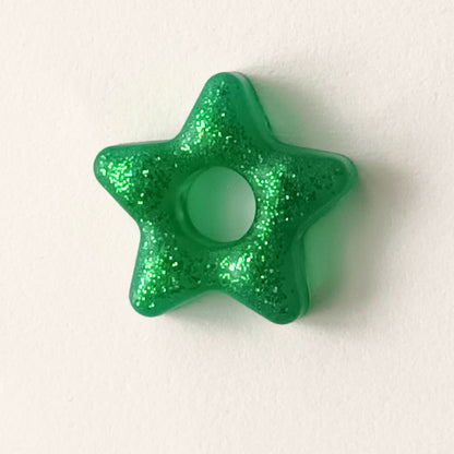 Lot 2 breloques résine étoiles vert émeraude pailleté - Pendentifs DIY festifs - Accessoires artisanaux uniques faits main