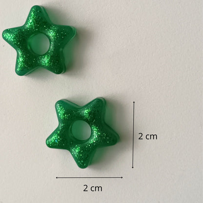 Lot 2 breloques résine étoiles vert émeraude pailleté - Pendentifs DIY festifs - Accessoires artisanaux uniques faits main