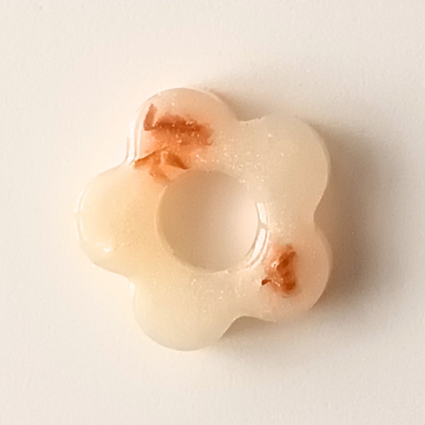 Lot 2 breloques résine fleurs blanc nacré perlé - Pendentifs DIY romantiques - Accessoires artisanaux uniques faits main