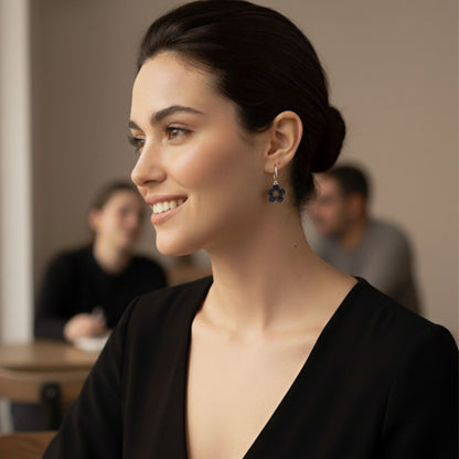 Lot 2 breloques résine fleurs noir pailleté multicolore - Pendentifs DIY floraux - Accessoires artisanaux uniques faits main