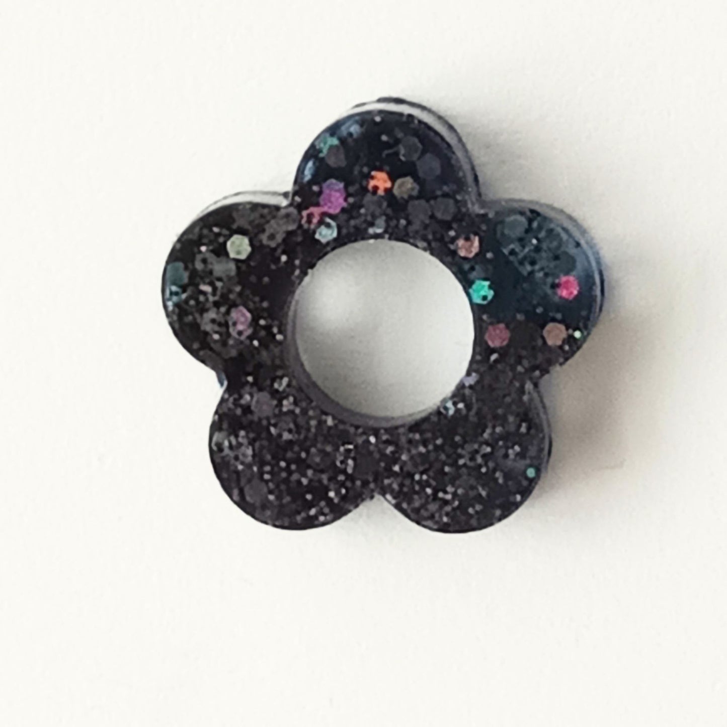 Lot 2 breloques résine fleurs noir pailleté multicolore - Pendentifs DIY floraux - Accessoires artisanaux uniques faits main