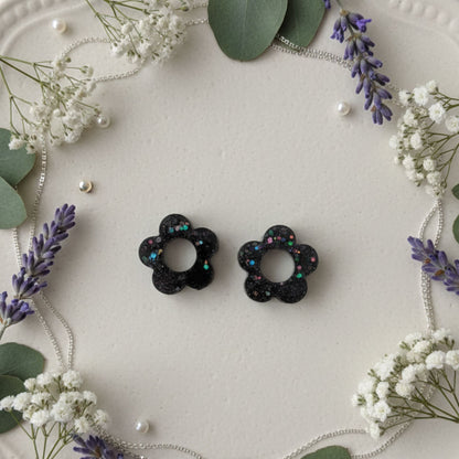 Lot 2 breloques résine fleurs noir pailleté multicolore - Pendentifs DIY floraux - Accessoires artisanaux uniques faits main