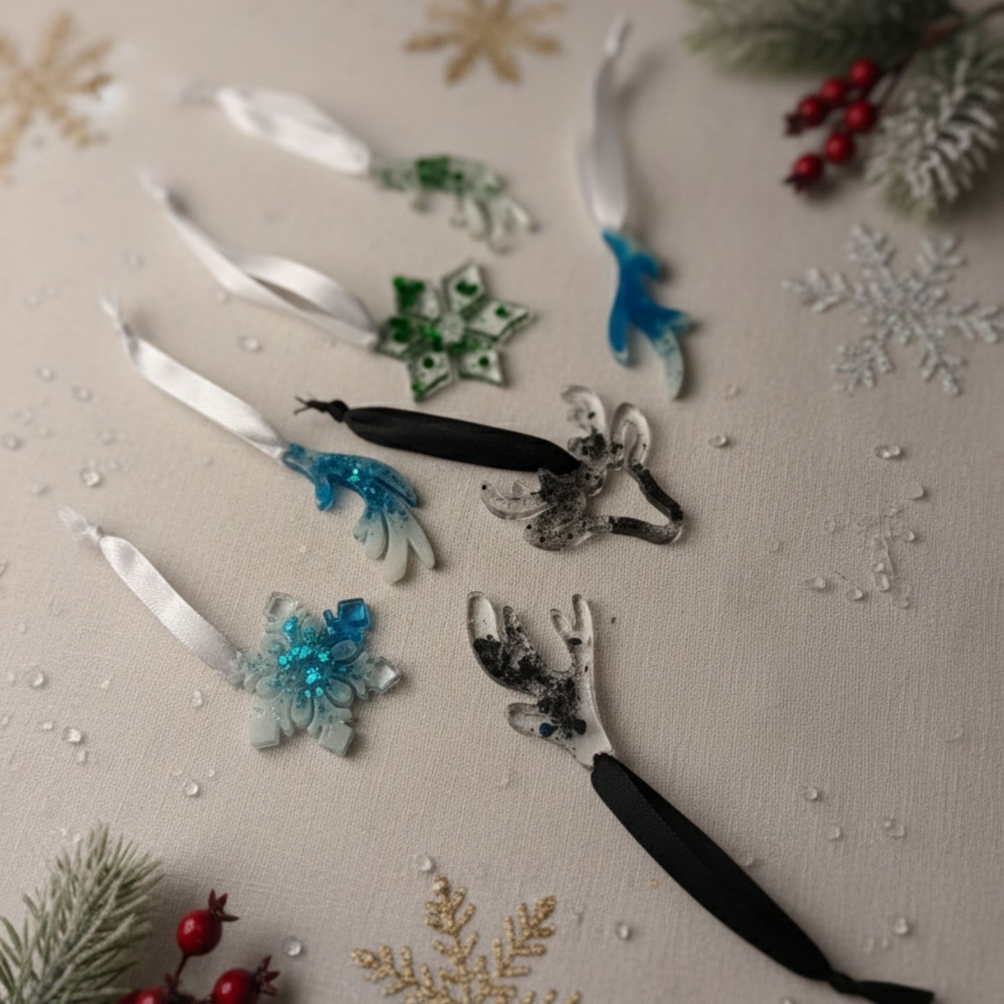 Lot de 7 Suspensions de Noël Variées en Résine - Bleu, Vert et Paillettes