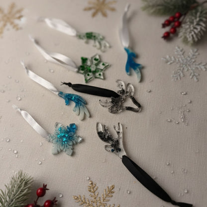 Lot de 7 Suspensions de Noël Variées en Résine - Bleu, Vert et Paillettes