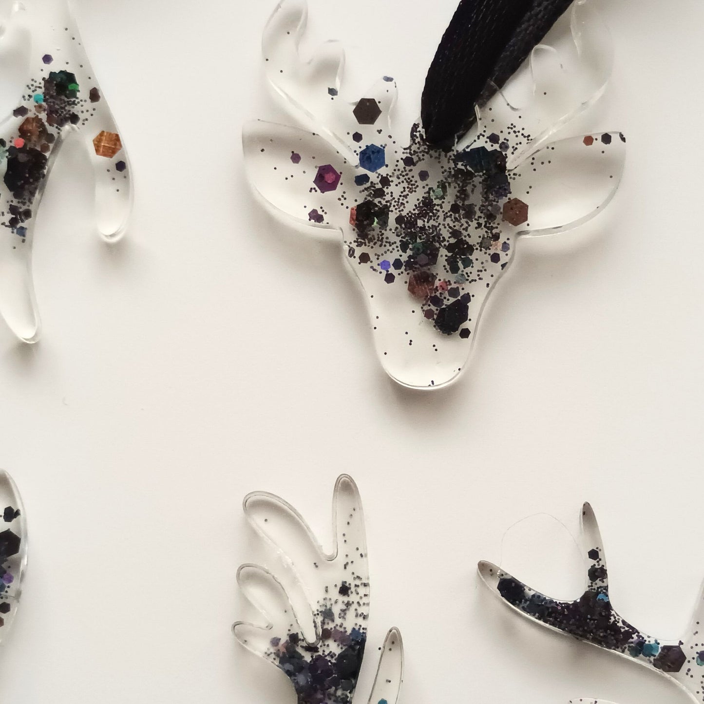 Lot de Suspensions Renne & Bois en Résine Transparente Paillettes