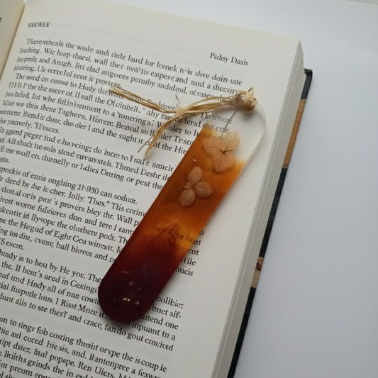 Marque-page résine dégradé orange bordeaux fleurs séchées - Rectangle transparent automnal - Accessoire artisanal unique fait main
