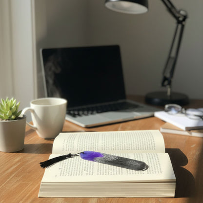 Marque-page résine dégradé violet noir pailleté galaxie pompon noir - Rectangle cosmique étoilé - Accessoire artisanal unique fait main