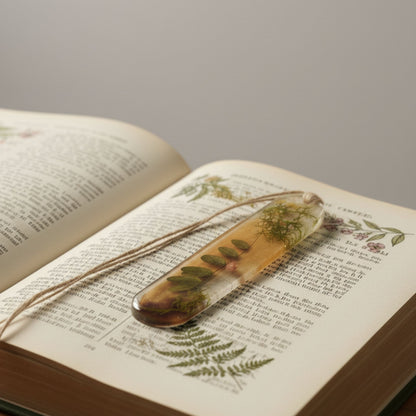 Marque-page résine végétaux séchés mousse fleurs - Rectangle transparent nature - Accessoire artisanal unique fait main