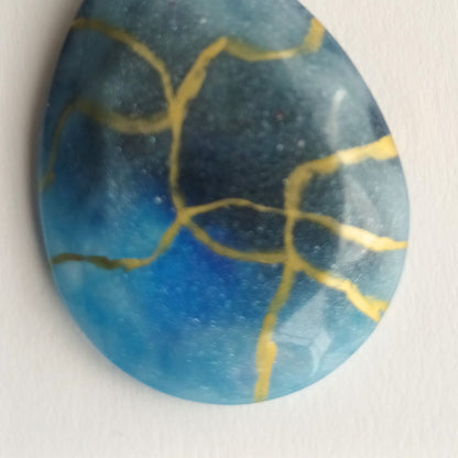Pendentif Goutte Bleu Kintsugi Doré - Résine Artisanale avec Chaîne