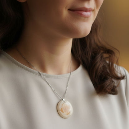 Collier pendentif résine fleur séchée nacré - Ovale mica nacré botanique - Bijou artisanal unique fait main