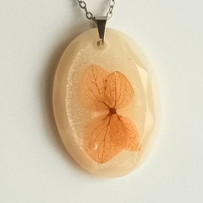Collier pendentif résine fleur séchée nacré - Ovale mica nacré botanique - Bijou artisanal unique fait main