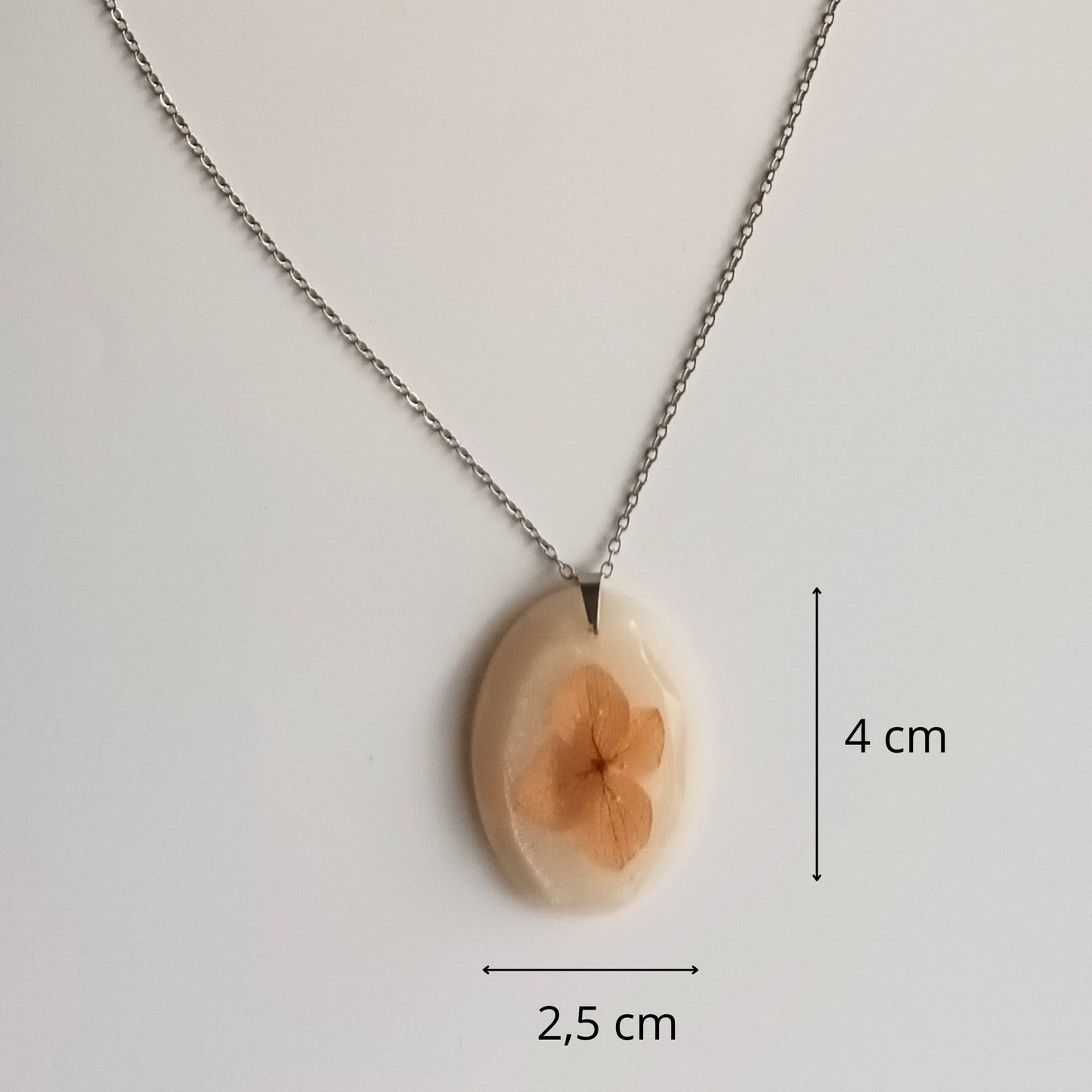 Collier pendentif résine fleur séchée nacré - Ovale mica nacré botanique - Bijou artisanal unique fait main