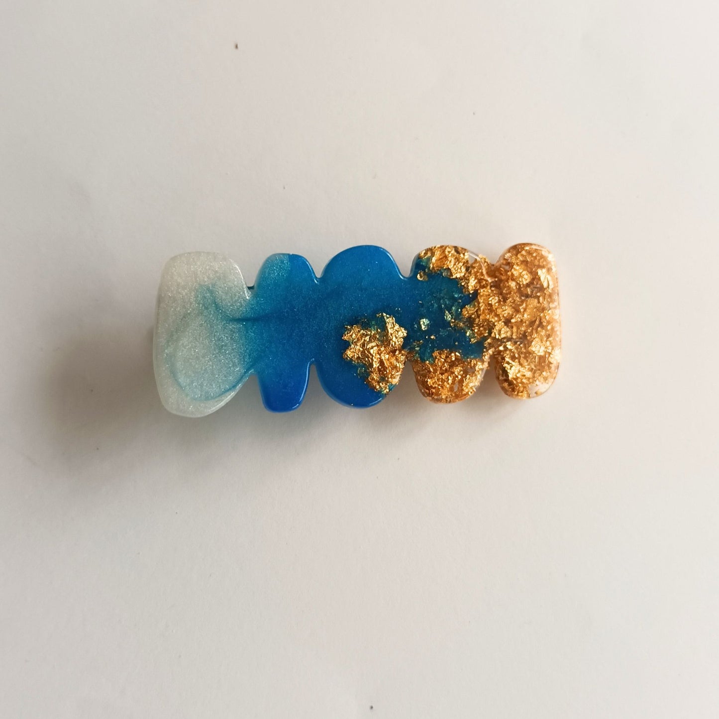 Pince à Cheveux Plate Bicolore Résine Bleu, Blanc & Feuille d'Or